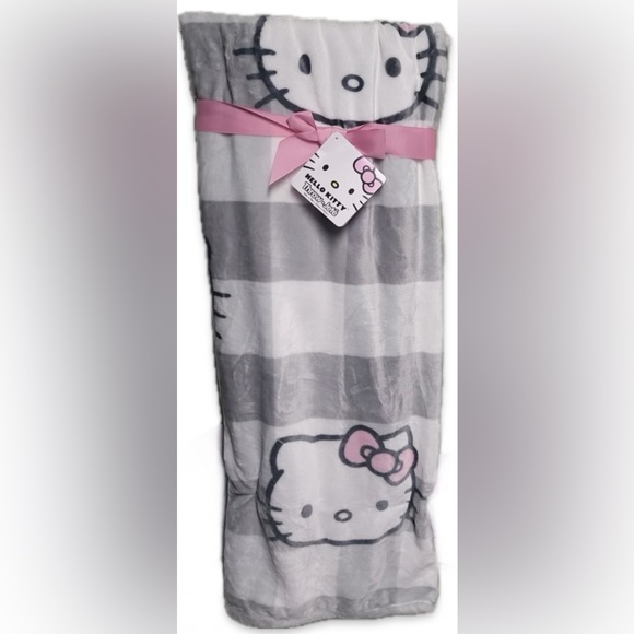 Hello Kitty Bundle Pink & Grey Gingham Throw Blanket and Thermal Travel Mug - Picture 5 of 15